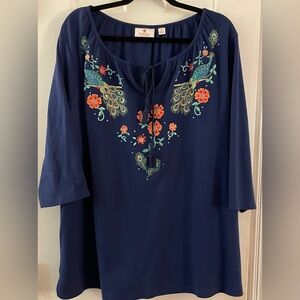 Quacker Factory Embroidered Peacock Top Women's 2X Blue Knit 3/4 Sleeve Tie Neck